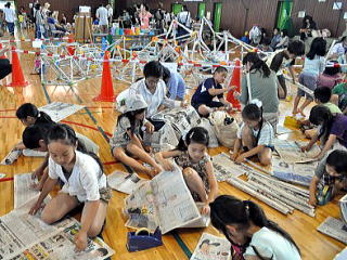 新聞でアートなジャングルジム作り
