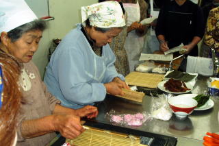 郷土料理の太巻きに挑戦