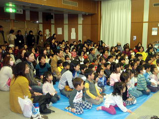 多くの家族連れが来場