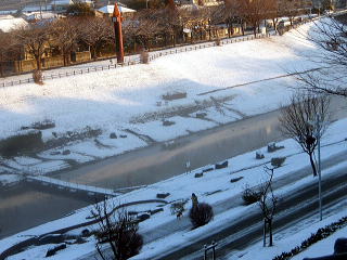 朝には晴れて見事な雪景色