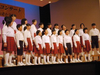 流山小学校合唱部の美しい歌声