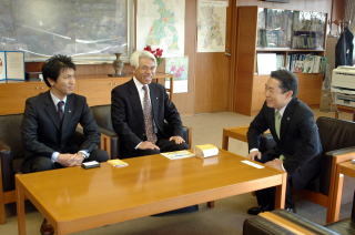 市長室で懇談