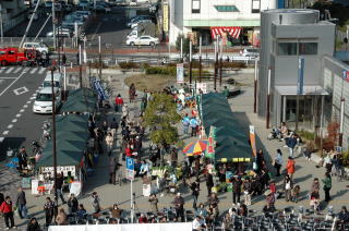 南流山駅南口広場で