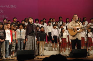 子どもたちと岩渕さん夫婦