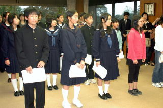 市長室で表彰式