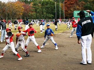 田中選手から指導を受ける子どもたち