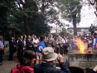 感謝の意を込めてお焚きあげ