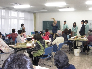 講師は流山高校の先生と生徒たち