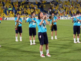 雨の中での演奏