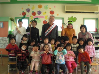 一日所長の鈴木さんと3歳児クラス