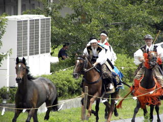 勇壮な野馬追い