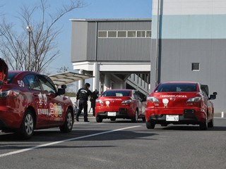 3人3組に分かれて運転します