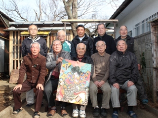 角田さん（二列目右端）と東映団地の皆さん