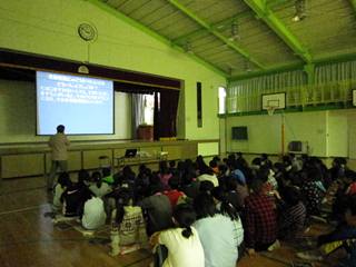 西初石小学校でたばこに関する講演会