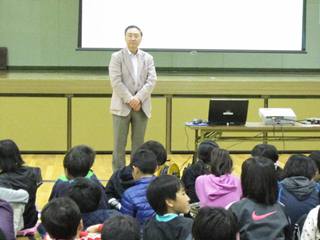 西初石小学校でたばこに関する講演会