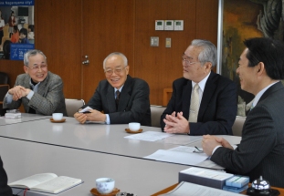 県知事表彰の様子を報告