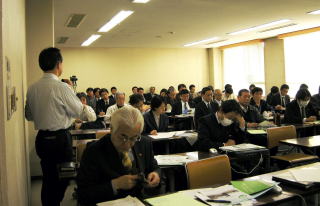 井崎市長が講演