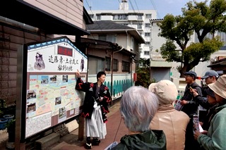 流鉄流山駅前の看板前