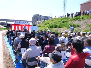 市長、議長などが挨拶