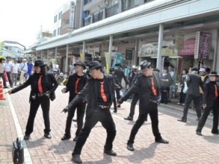 柏おやじダンサーズの華麗なダンス