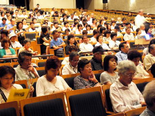 多くの家族連れなどが来場