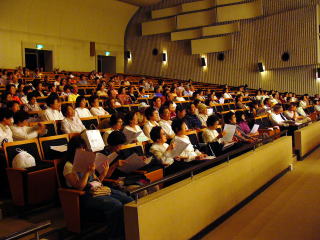 多くに市民らが来場