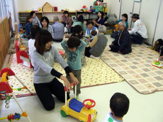 ひだまりサロンに地区社協の皆さんが