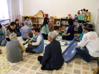 ひだまりサロンに地区社協の皆さんが