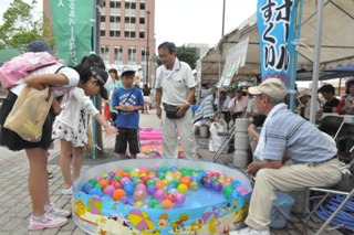 終日大勢の人で賑わいました