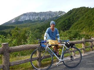 自転車とともに旅をする火野さん