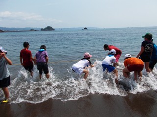 太海海水浴場で浜遊び