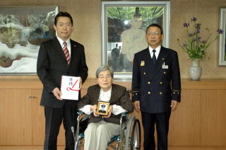 杉村さんと井崎市長、大越消防長