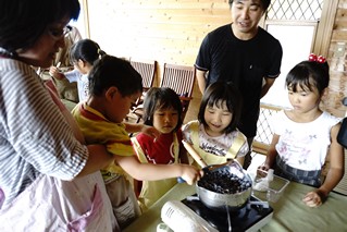 鍋で煮詰めるだけ