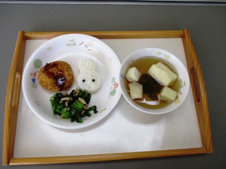 お月見にちなんだ給食