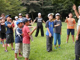 子どもたちがキャンプ