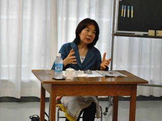 講師の国立女性教育会館客員研究員・西山恵美子さん