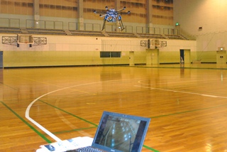 小型カメラからの映像がパソコンに
