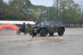 自衛隊の特殊車両も参加