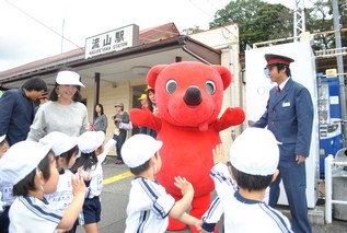 偶然にも、このはな幼稚園の園児たちも流山駅から遠足へ向かいました。