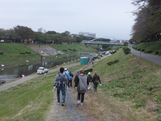 運河水辺公園をウォーキング