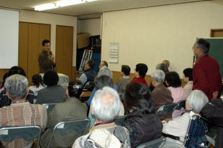 会場からは質問や感想も聞かれた上映会