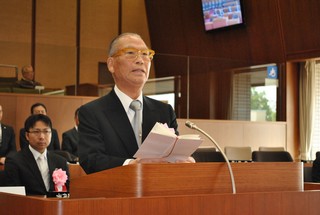 謝辞を述べる皆川春安さん
