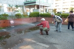 水消火器を使っての初期消火訓練