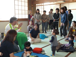 子育て中のお母さんたちも参加