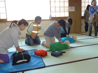 AEDの使い方の訓練