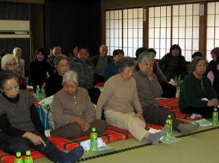 おばあさん座りで脳に刺激を