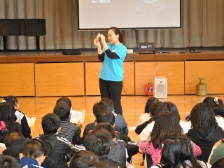 流山小学校で実施されたユニセフ平和教室