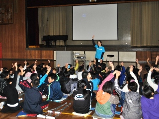 八木南小学校で実施されたユニセフ平和教室
