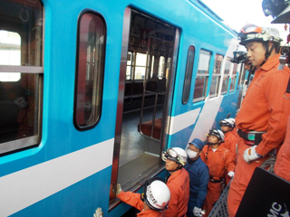 鉄道事故想定訓練