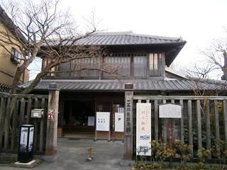 一茶双樹記念館入口・秋元本家